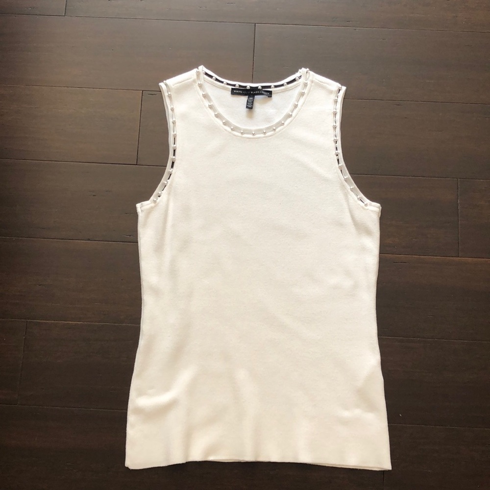 Sleeveless sweater top